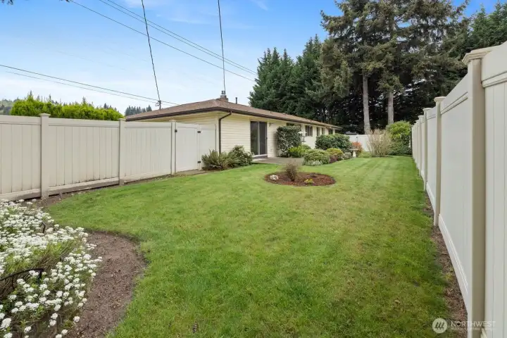 Within fenced backyard, there's to play catch while enjoying a Mariner's Game.