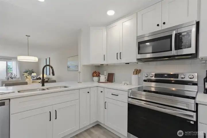 Efficient wrap-around layout in the kitchen