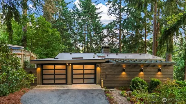 Experience the essence of Pacific Northwest living: Where mid-century charm meets modern comfort in this peaceful woodland retreat.