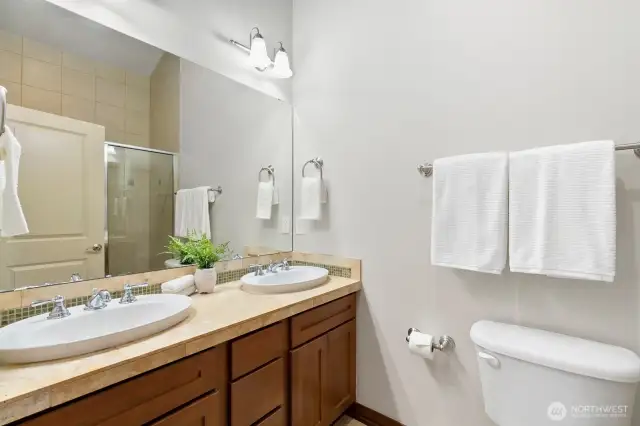 Full bathroom in primary bedroom