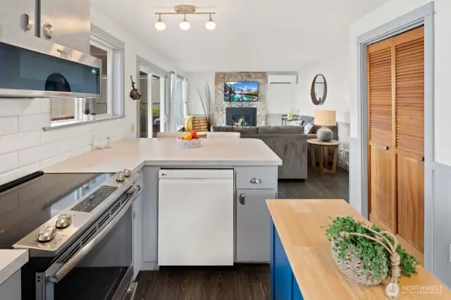 Kitchen and Living room with Gas fireplace