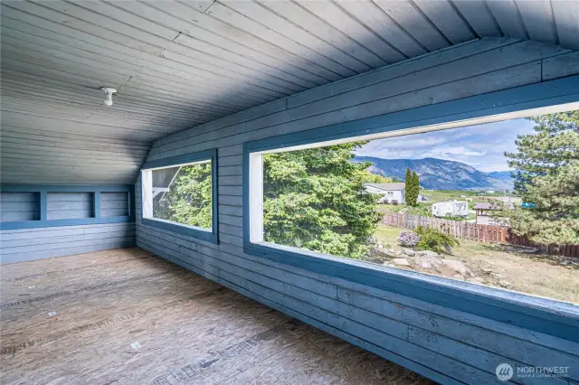 Screened back deck