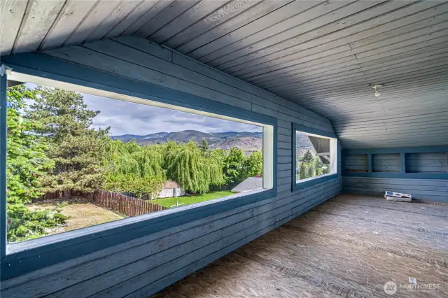 Screened back deck