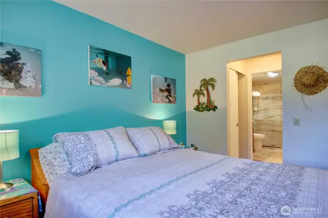 Primary bedroom with luxurius ensuite.