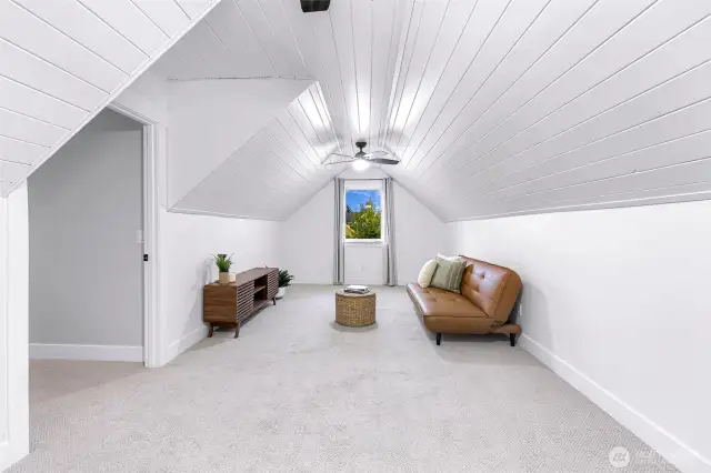 Large Bonus Room Upstairs