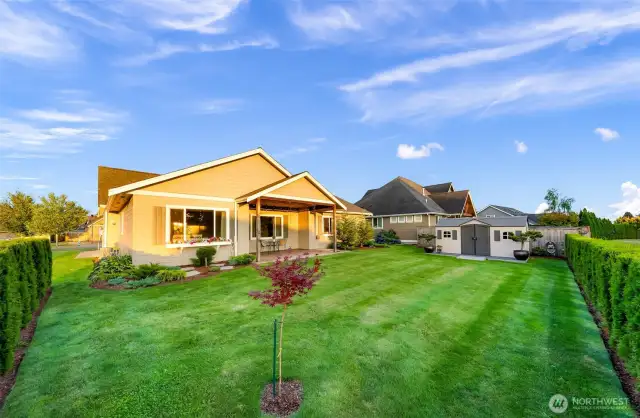 Newer Outbuilding comes with home