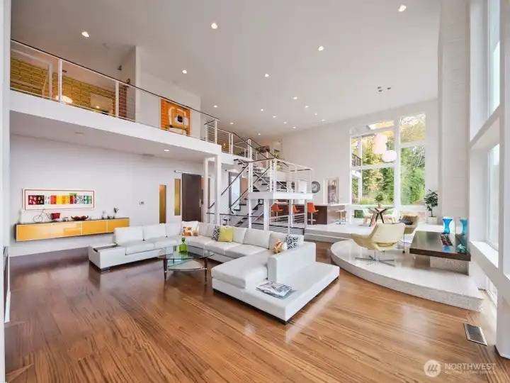 Living room, high ceiling