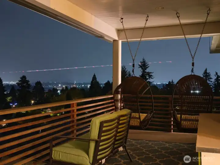 Upper deck w/ city light view