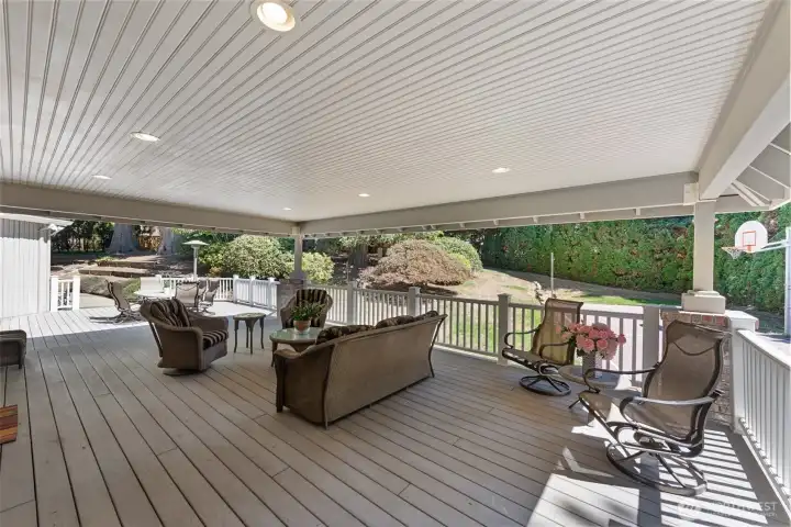 covered deck off master bedroom