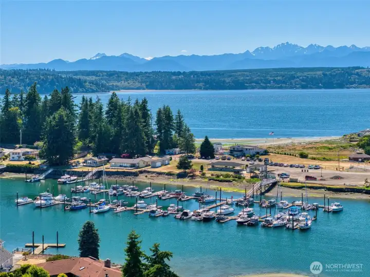 Driftwood Key amenities include a private marina with boat launch, clubhouse, waterfront pavilion, pool, playground, and private beach access.