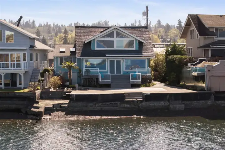 Low bank waterfront home on beautiful Day Island!