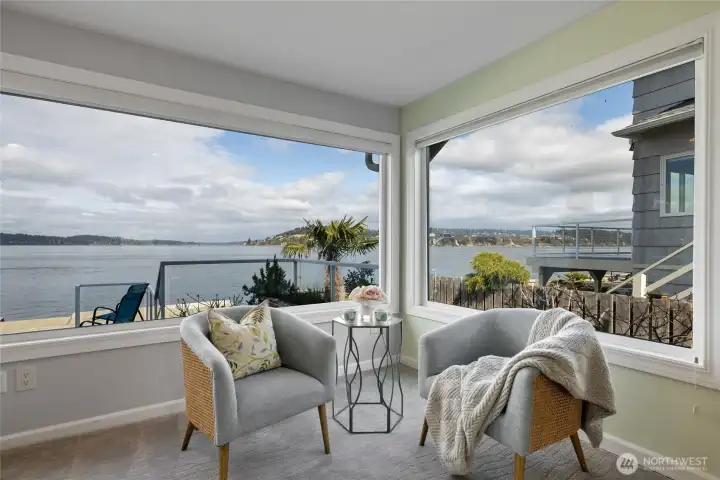Living room with large windows for fantastic naturallight and views.