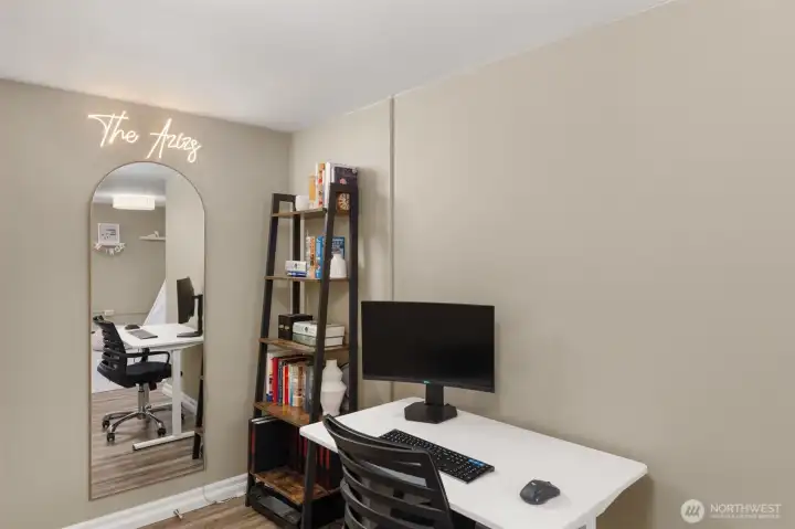 Extra Office Nook Space, great for working from home!