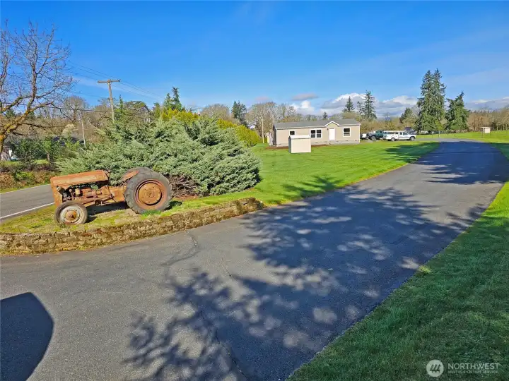 Country entrance to this tiny little manufactured home park. Well kept and privately managed by local owner.