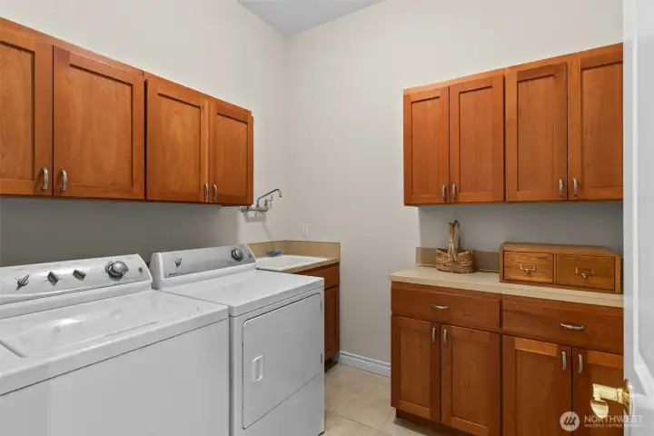 Spacious Laundry Room - Washer & Dryer Stay