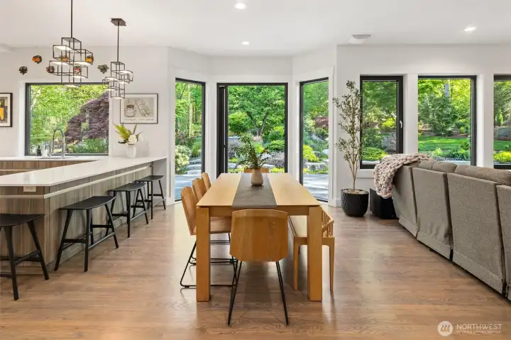 Gorgeous European tilt & turn windows all along this part of the home.