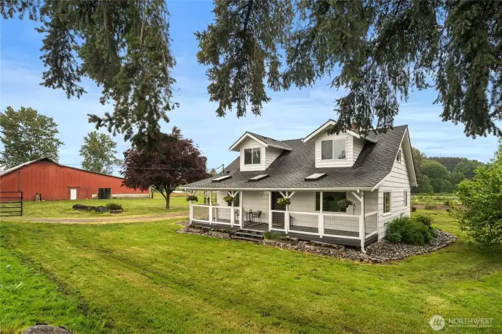 Cozy Craftsman farmhouse
