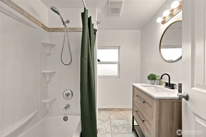 Upstairs full bathroom