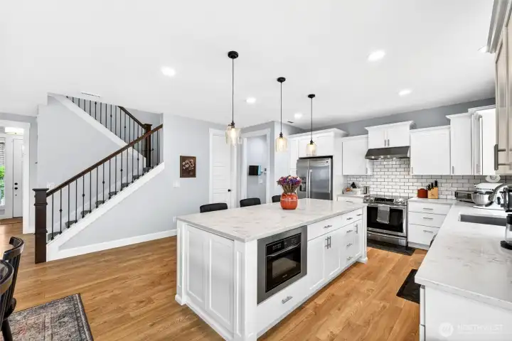 Equipped with all stainless steel, quality appliances. Equipped with all stainless steel, quality appliances.