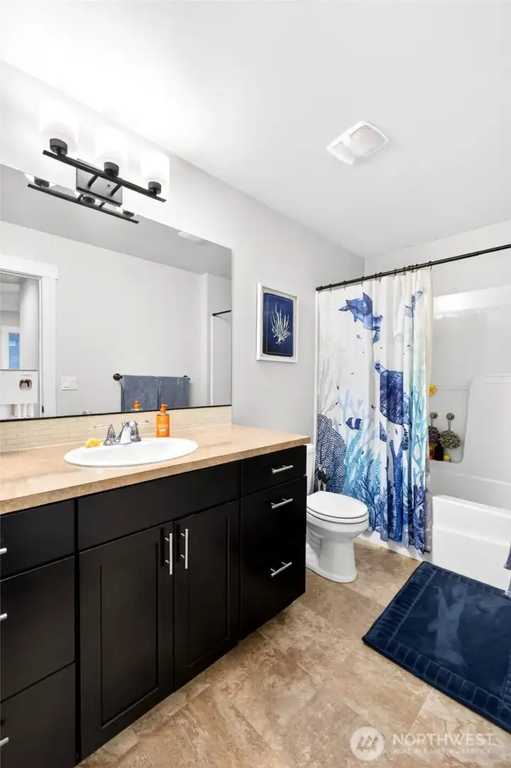 Upstairs full bathroom. Upstairs full bathroom.