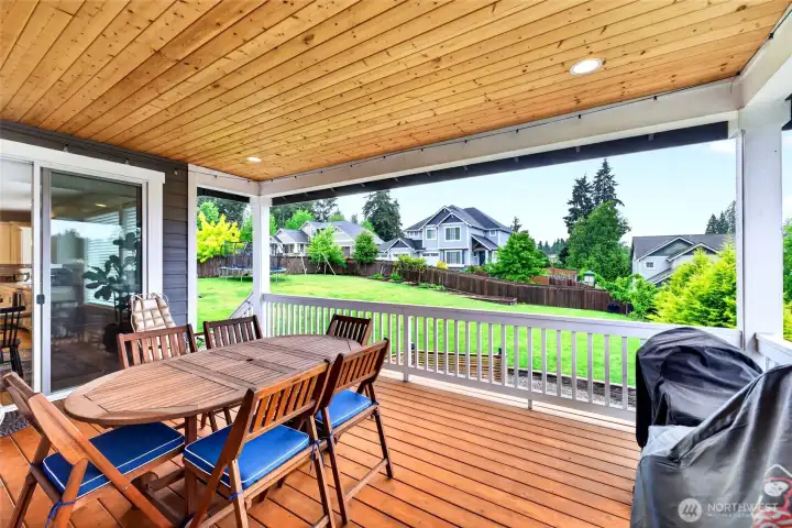 Fully covered and large enough for more furniture. Fully covered and large enough for more furniture.