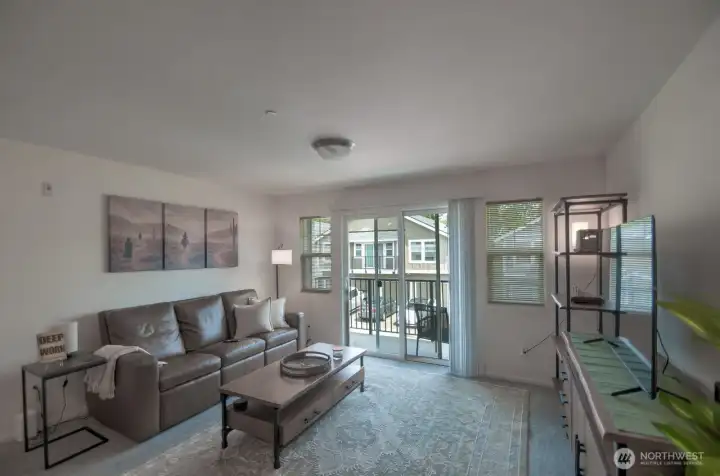Large living room with balcony to enjoy the summer evenings