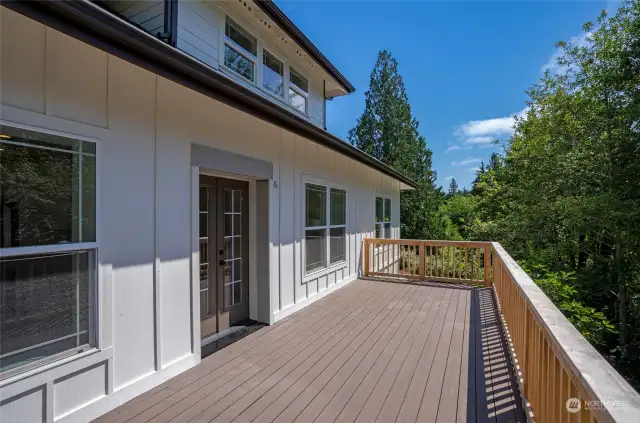 Large Deck overlooking path to beach
