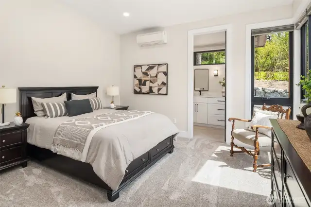 2nd Bedroom with full ensuite bathroom. Ideal for guests!