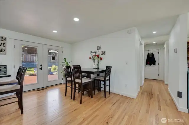 Eating area off the kitchen and living room