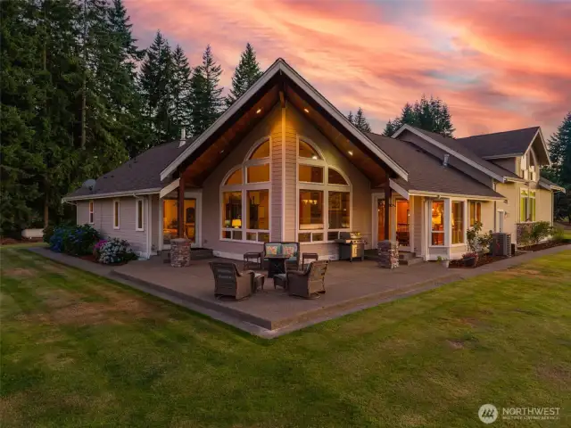 Wake up to your year round luxury vacation home!