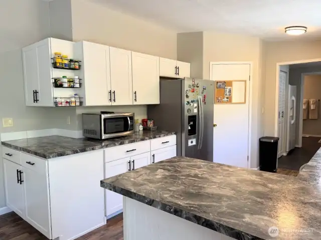spacious kitchen with tons of cabinets/counter space