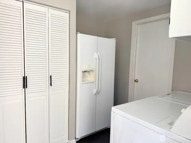 Laundry room, all appliances stay!