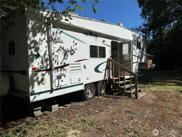 Steps to the entrance to RV.