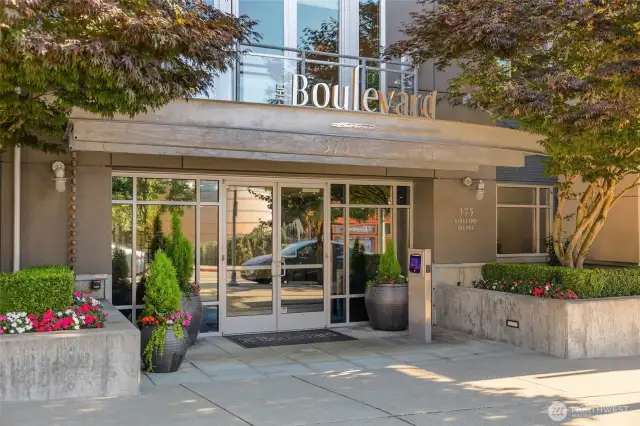 Welcome to the Boulevard in downtown Kirkland! Secured entry building.