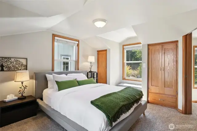Main house: Primary bedroom