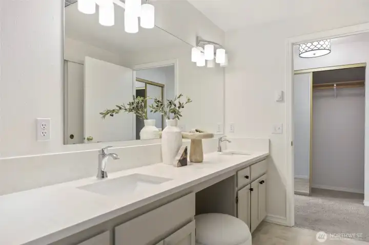 Warm and relaxing, this bathroom perfectly complements the suite.
