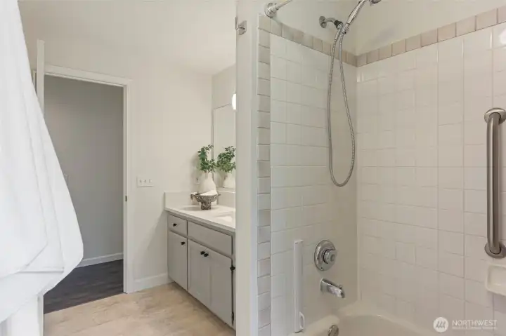 This bathroom features a tile surround of the bathtub.
