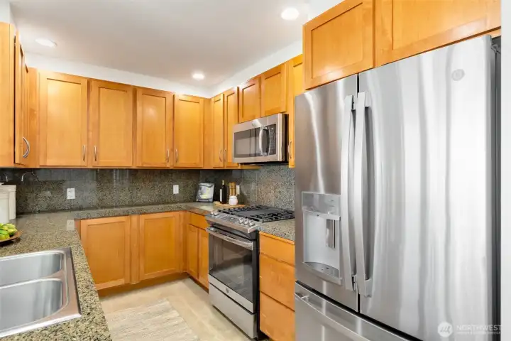 This is a new French door fridge with lower freezer w ice maker.