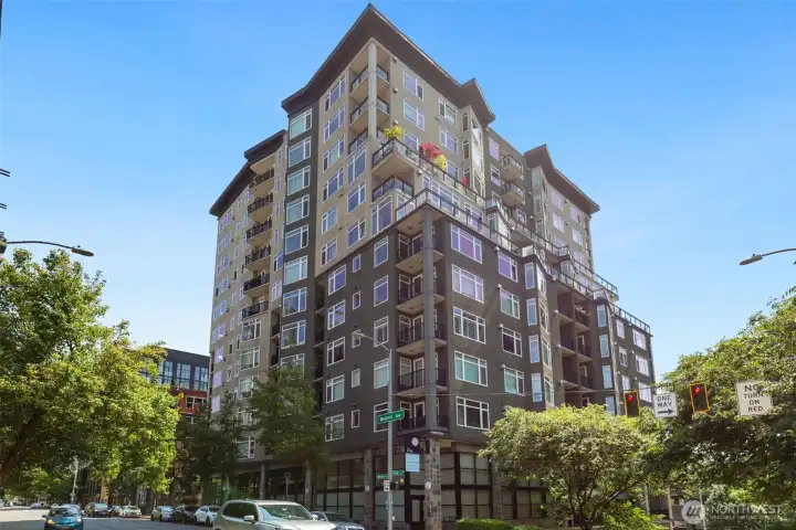 The Vine is on Western Ave, between Vine and Cedar Streets, right in the best part of Belltown.  You are just a few blocks from the Pike Place Market, and the new Seattle Waterfront Overlook Park. Ideal city lifestyle!