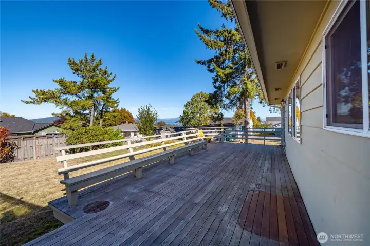Its a ve3ry large deck with a built in bench.