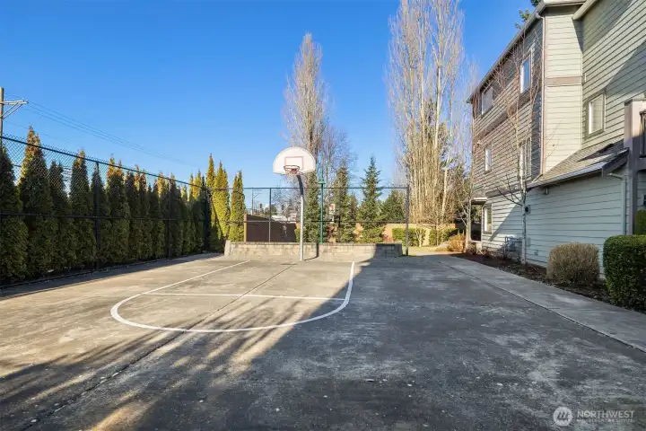 Basketball Courts near by home great for play