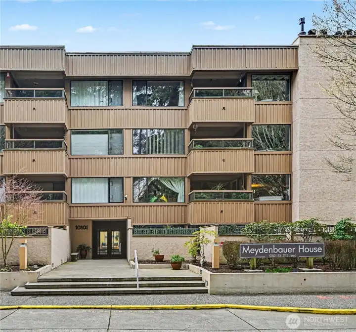 Positioned overlooking Wildwood Park and just moments from downtown Bellevue, this condo is in the perfect location!