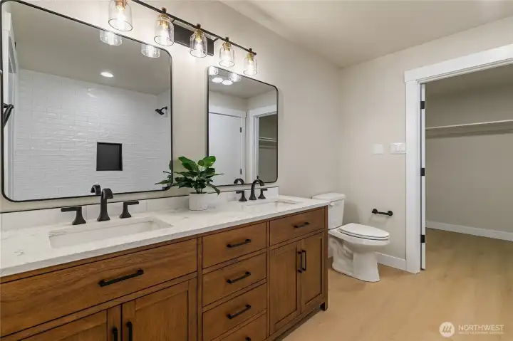 The large theme continues here into the primary bath..