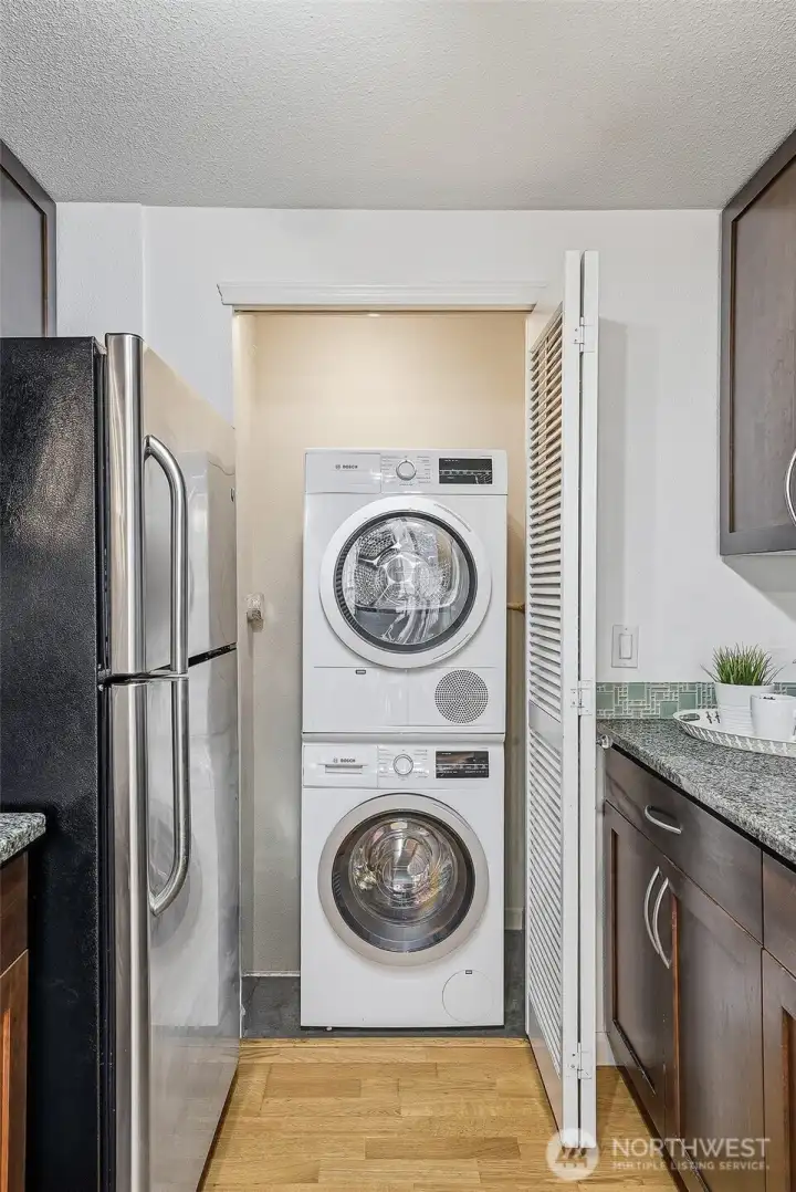 Bosch stackable W/D for efficient laundry.
