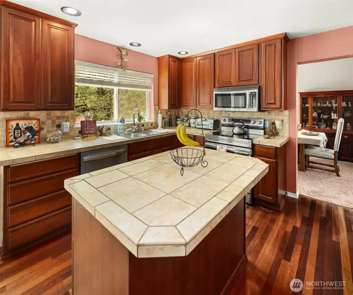 Dining room flows into the beautiful kitchen