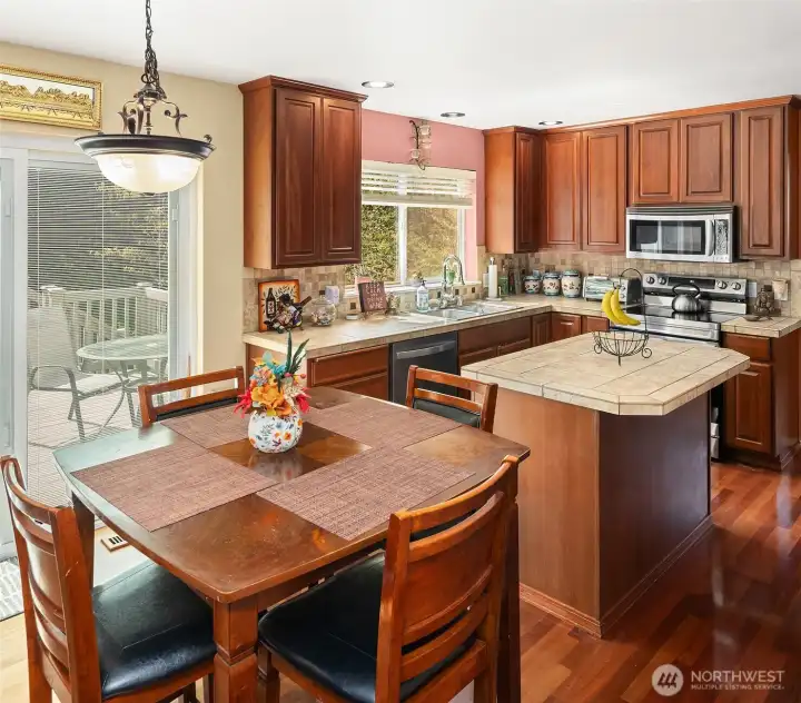 Kitchen bistro eating space