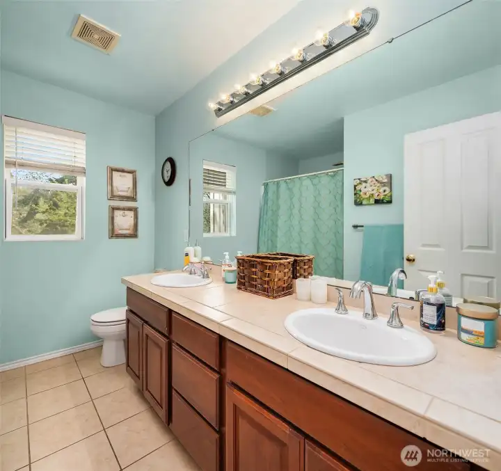 En suite to the primary