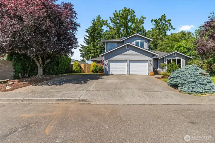 Rv or Boat parking right in the driveway