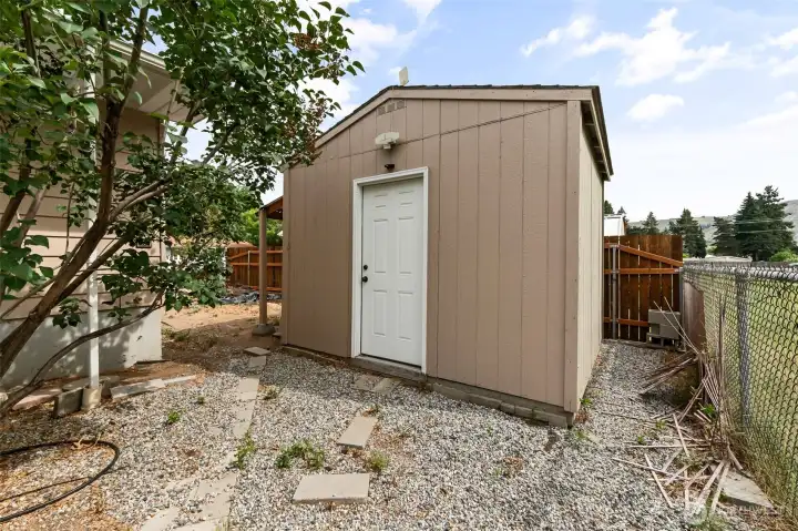 Nice shed in rear yard