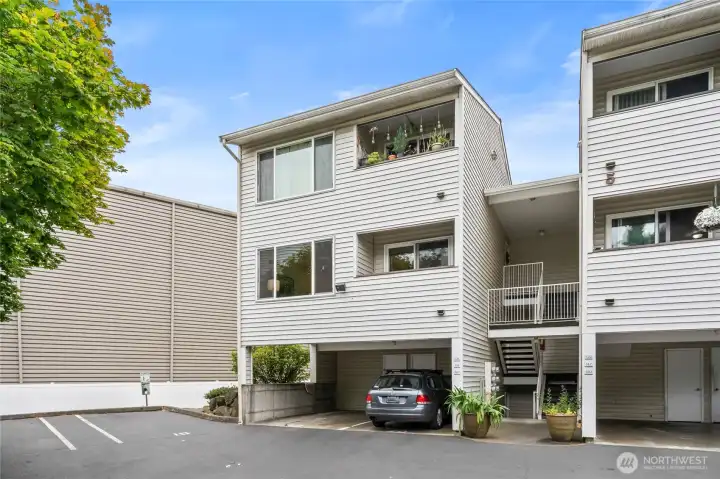 Welcome to Shoreline Village! This home offers 3 bedrooms and 2 full bathrooms! The hard work has been done from new carpet to fresh coat of paint. Move-in and enjoy!